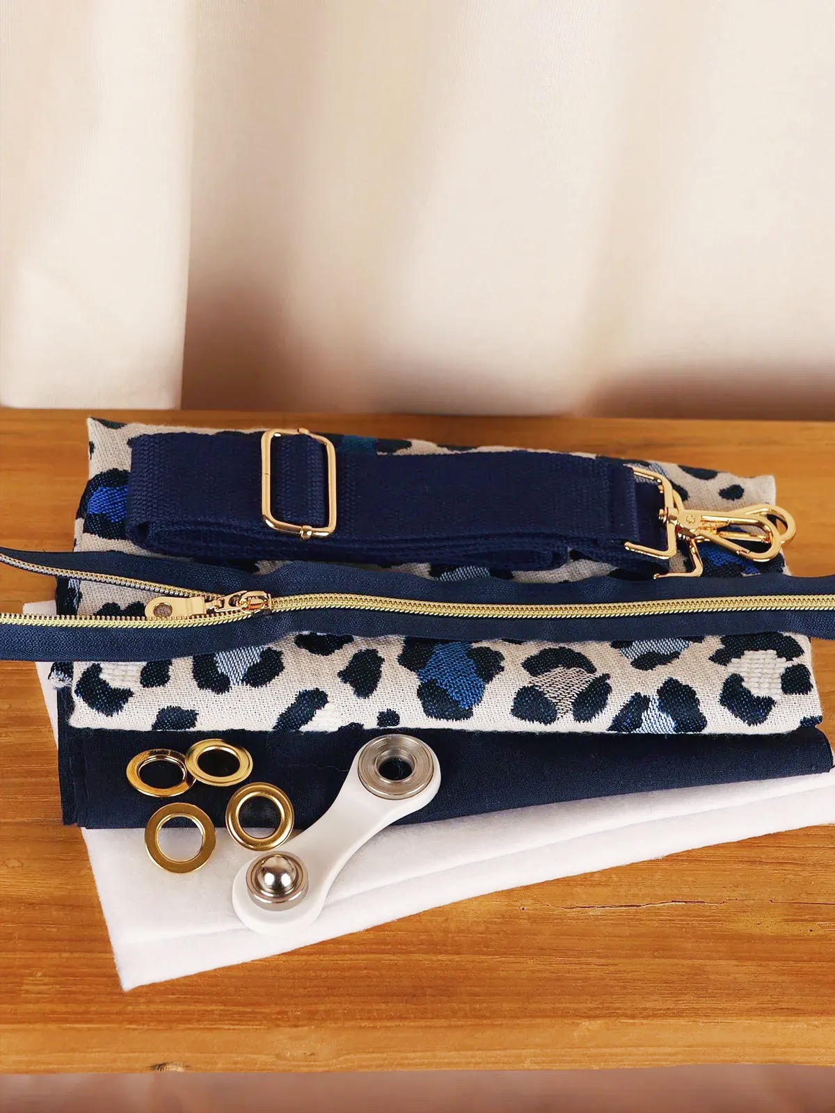 ancea-paris-kits-ivalo-kit-banane-jacquard-l-opard-bleu image 4